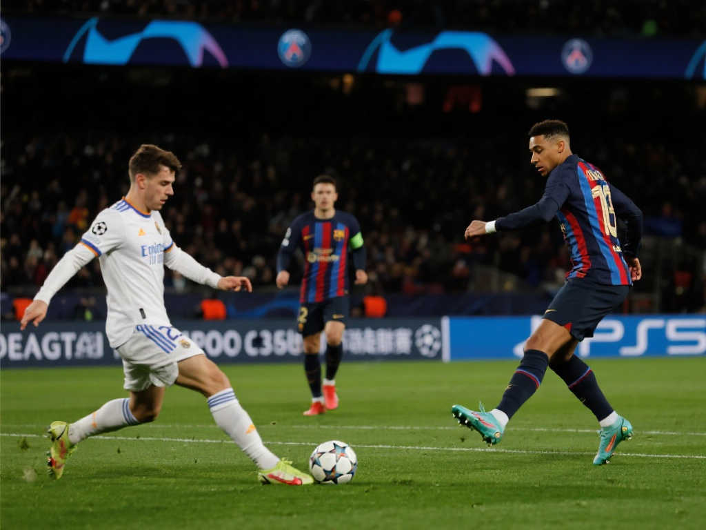 进攻中更加 进攻中更加